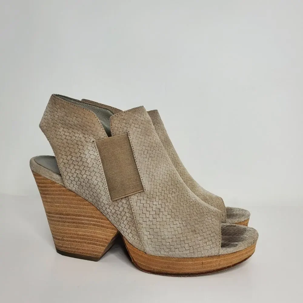 Eileen Fisher Peep toe leather stacked heels Size 9.5 Great condition